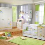 La conception de la chambre des enfants pour le nouveau-né dans un style moderne