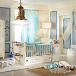 Décoration du style classique de la chambre de bébé d'un nouveau-né