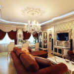 Dekoráció egy klasszikus stílusú nappali TV-vel egy baguette-ban