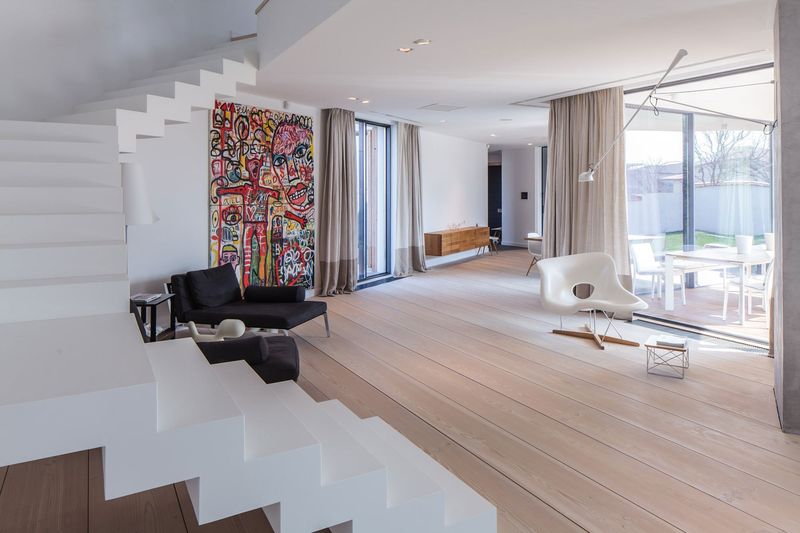 A minimalista stílusú magánház nappali kialakítása