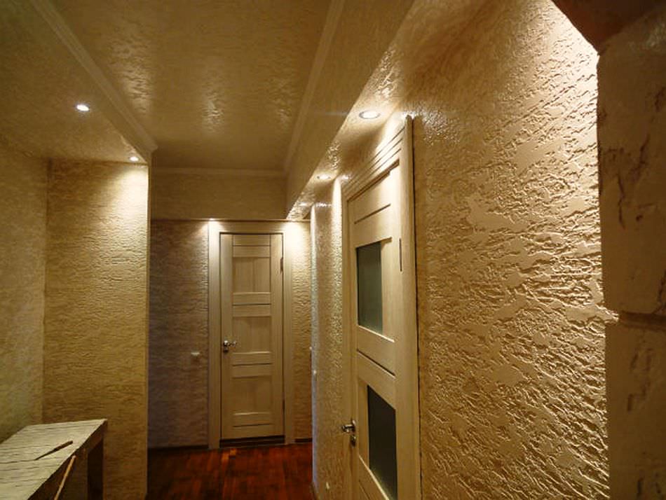 Hallway decoration with stucco walls