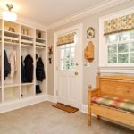 Classical hallway with three-tier niche cabinet