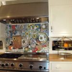 Kraf DIY untuk panel apron dapur sendiri di atas dapur