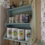 Kraf DIY untuk rak dapur dengan decoupage