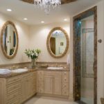 Klasisks smilškrāsas vannas istabas dizains