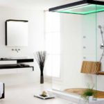 Mūsdienīgs vannas istabas dizaina minimālisms un hi-tech baltajā taustiņā