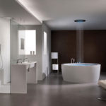 Mūsdienīgs vannas istabas dizains ar dušas zonu.jpg