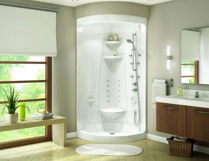 štýlová kúpeľňa so sprchou