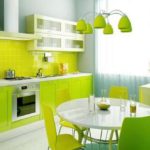 gaiši zaļa virtuve