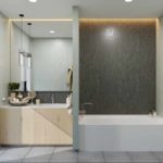גרסא של שימוש בטיח דקורטיבי יוצא דופן בעיצוב התצלום בחדר האמבטיה