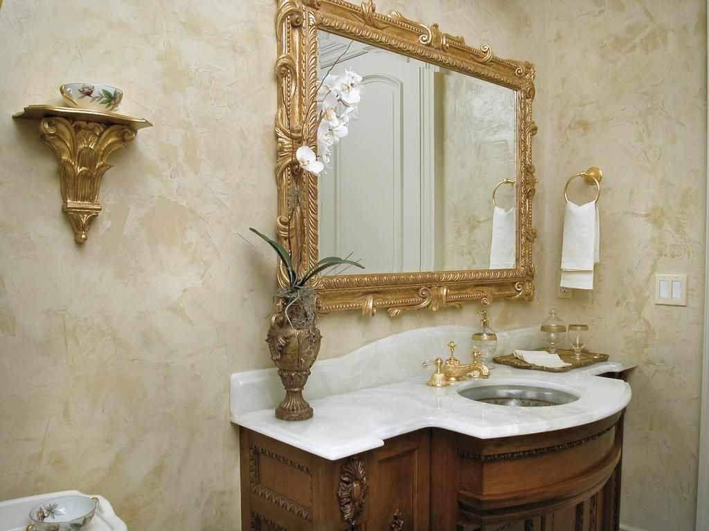 example of the use of light decorative plaster in the interior of the bathroom