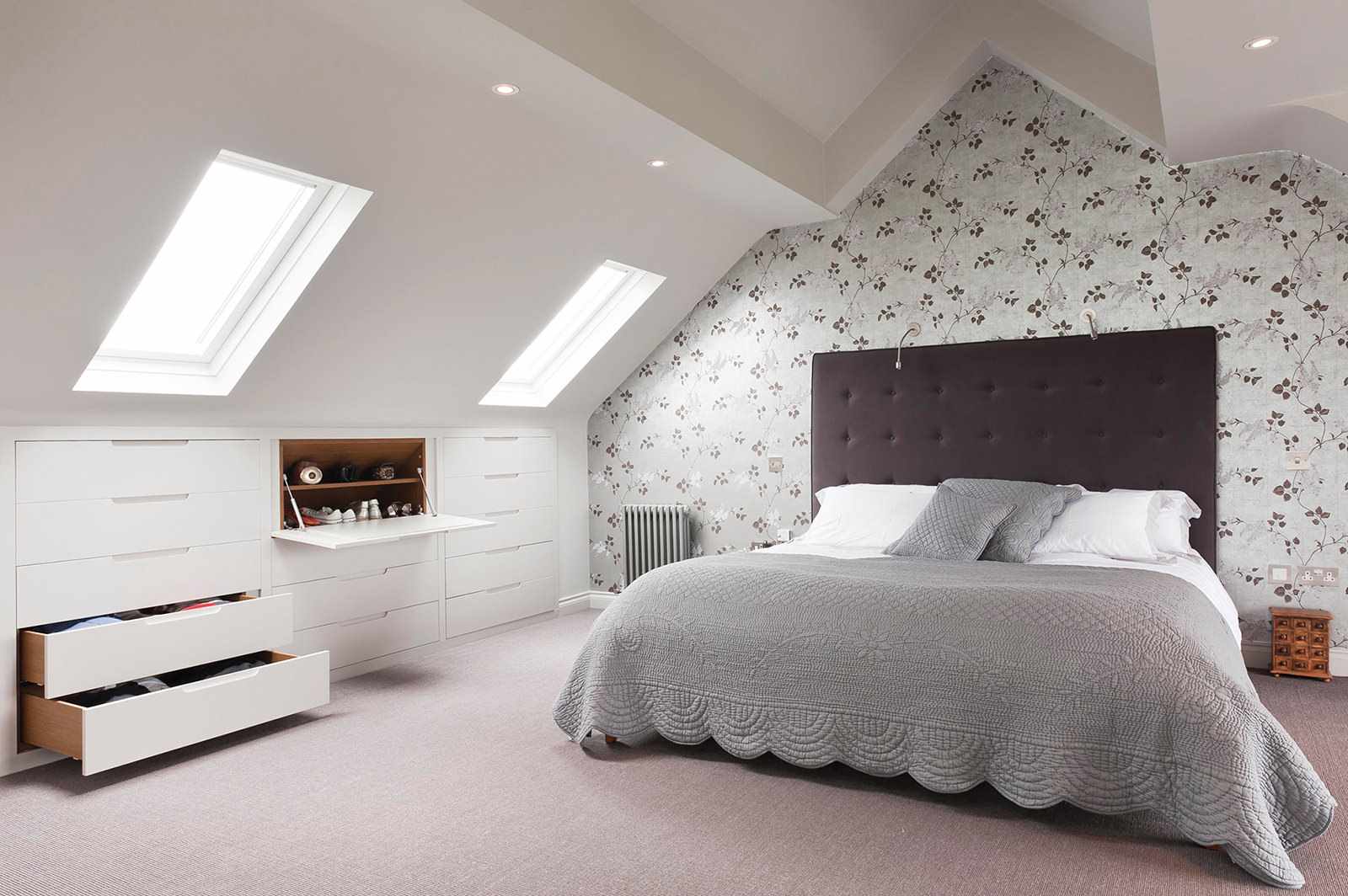 an example of a beautiful decor of a bedroom in the attic