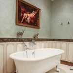 myšlienka použitia neobvyklých dekoratívnych omietok v dekorácii kúpeľňovej fotografie