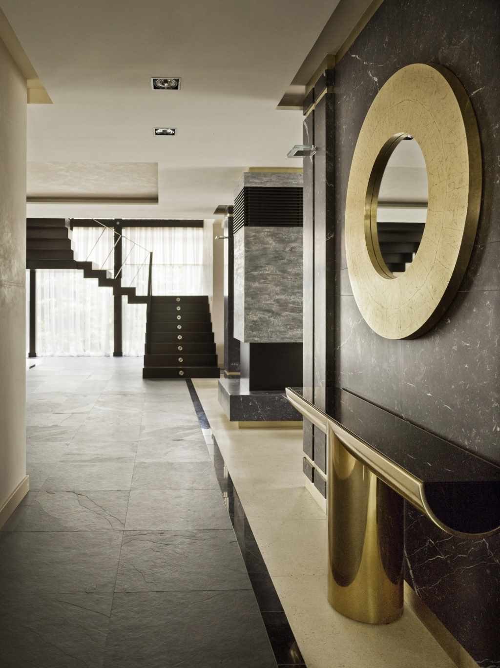 idea di una decorazione leggera di un corridoio in una casa privata