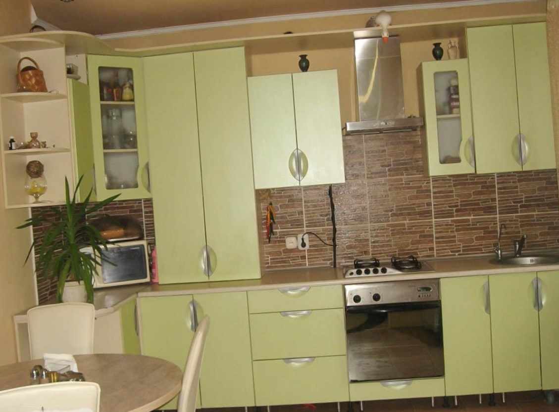 um exemplo de um design incomum de uma cozinha com caldeira a gás