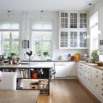 trang trí cửa sổ trong thiết kế ý tưởng nhà bếp