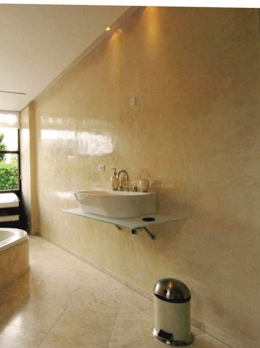 príklad použitia neobvyklých dekoratívnych omietok v interiéri kúpeľne