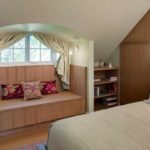 pagpipilian ng isang light style bedroom sa larawan ng attic