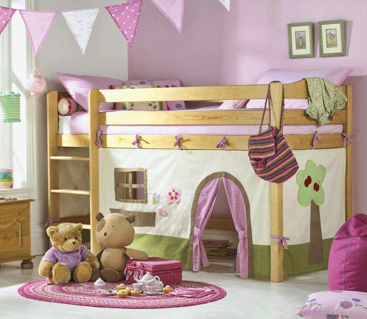bir kız için bir yatak odası alışılmadık bir tasarım örneği