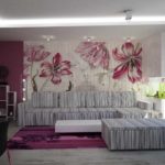 Príklad neobvyklej dekorácie tapiet pre obrázok v obývacej izbe