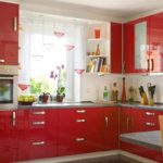 a szokatlan stílusú vörös konyha képét