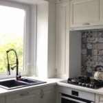 príklad svetlého interiéru kuchyne s fotografiou s plynovým kotlom
