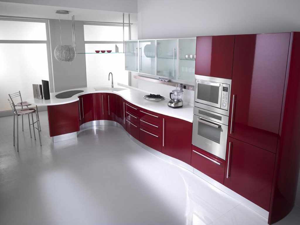 Пример за ярък интериор на червена кухня