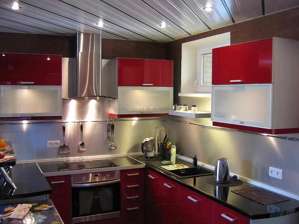 myšlienka krásneho červeného dizajnu kuchyne
