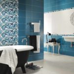 Spilgta vannas istabas interjera piemērs ar flīzēšanu