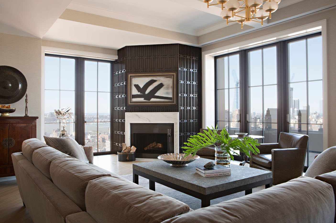 Dzīvojamās istabas ar kamīnu skaista dizaina piemērošanas piemērs