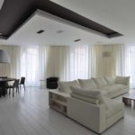 aplikácia svetelného dizajnu obývacej izby v štýle minimalizmu