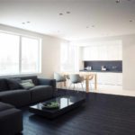La idea de utilizar una decoración inusual de una sala de estar en el estilo del minimalismo photo