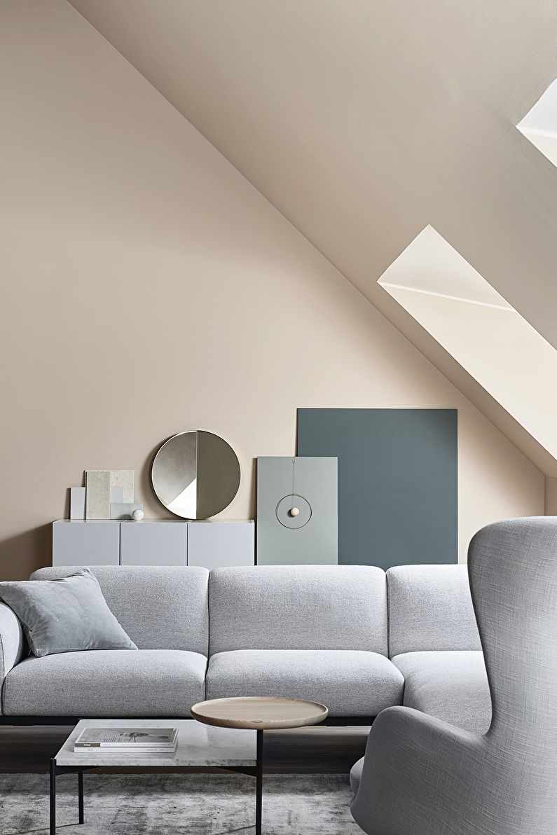 A nappali világos dekorációjának minimalista stílusú használata