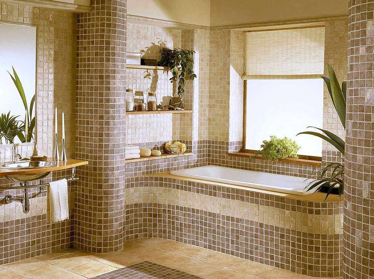 Pārsteidzošas flīzētas vannas istabas dizaina piemērs