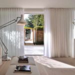 príklad použitia svetelnej dekorácie obývacej izby v štýle minimalizmu