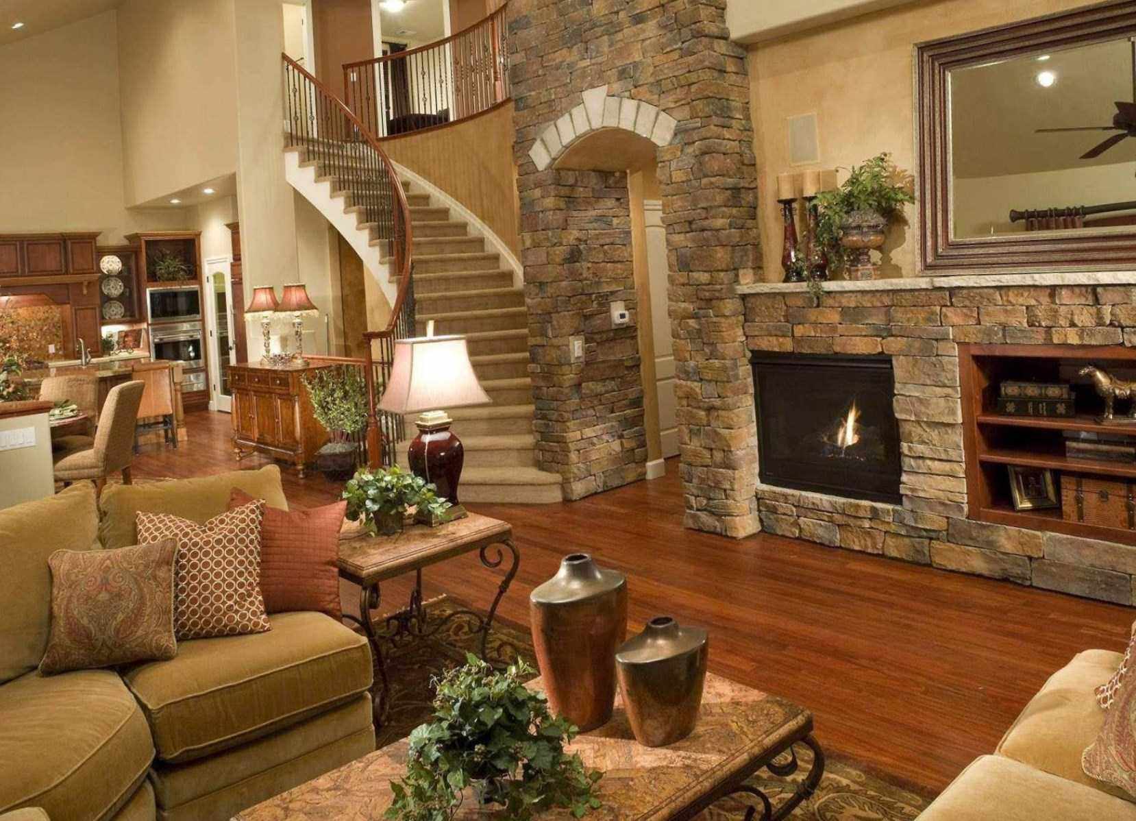 Dzīvojamās istabas ar kamīnu neparasta dizaina piemērs