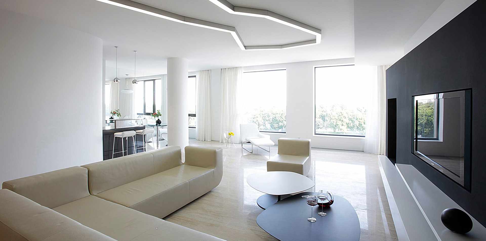 um exemplo de aplicação de uma decoração brilhante de uma sala de estar no estilo do minimalismo