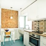 Accent muro di mattoni nel design della cucina