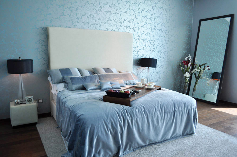 guļamistabas interjers zilā krāsā