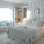 Romantická izba v jasných farbách