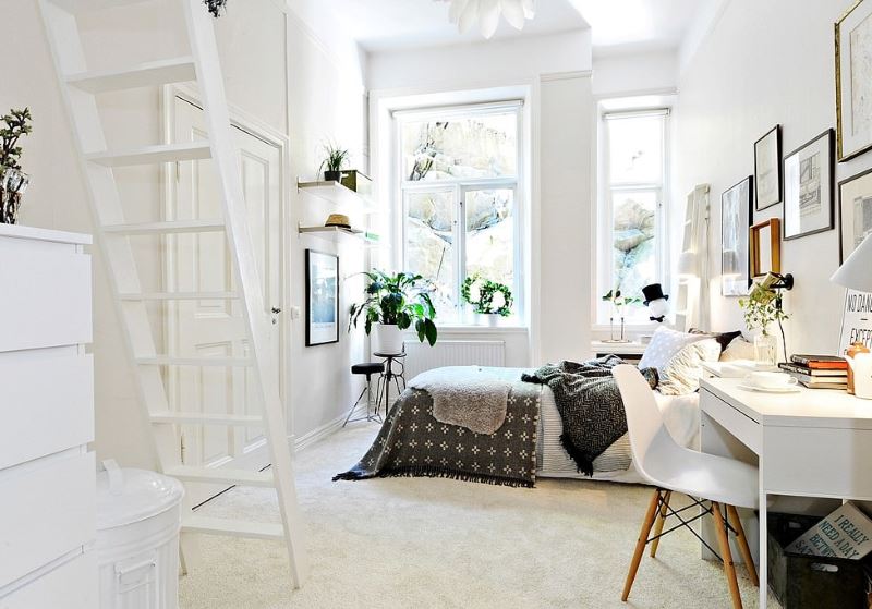 Hvitt rom for en jente i skandinavisk stil