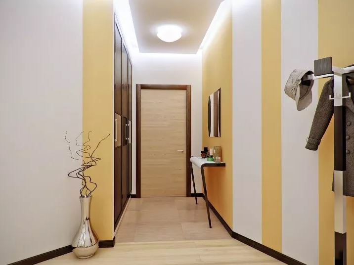 White and yellow stripes on the walls of the corridor in a city apartment