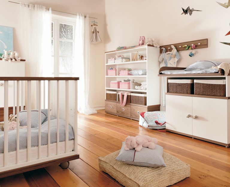 Ontwerp een babykamer voor een pasgeborene