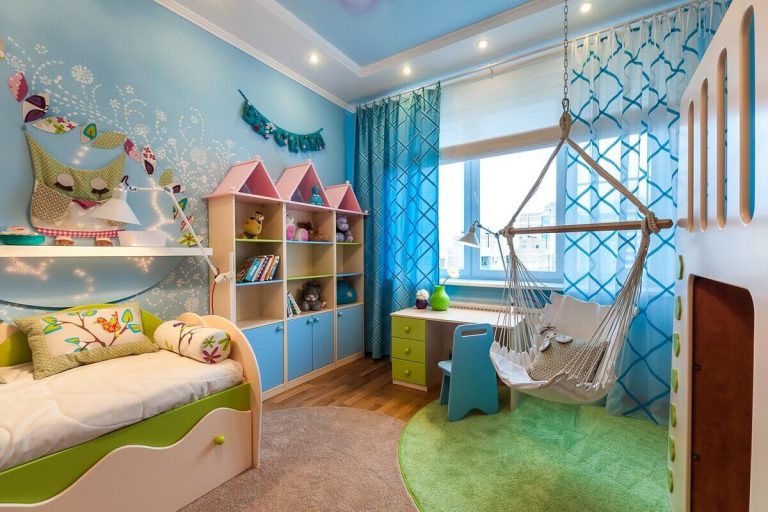 Interiér pokoje je 12 m2 pro dítě