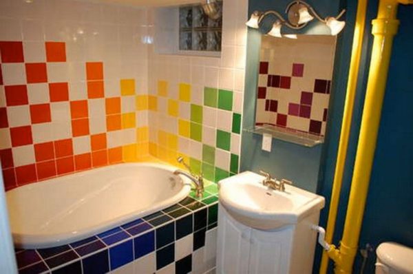 Design for a bright and unusual bathroom