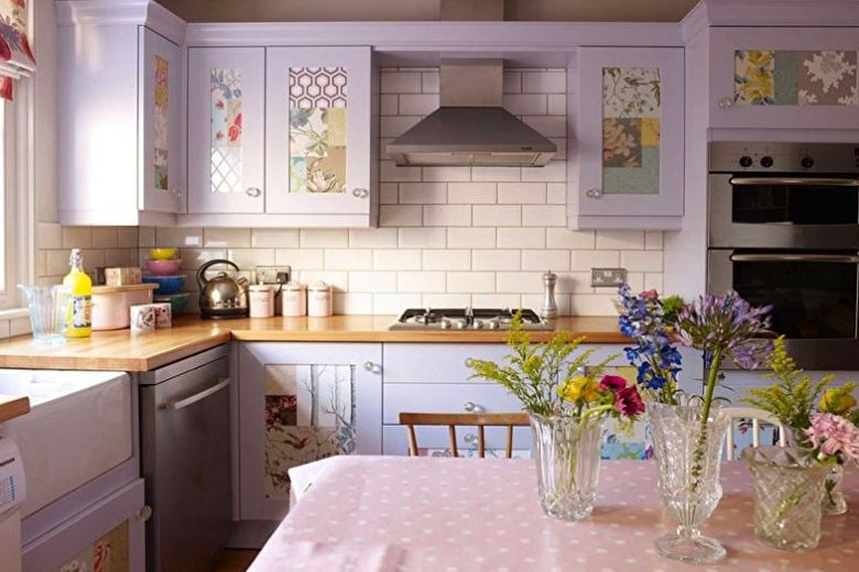 Kitchen furniture with facades of violet color