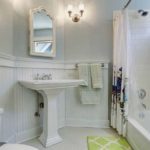 Salle de bain combinée de style classique