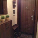 Küçük bir koridor kahverengi mobilya