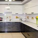 Glossy surfaces in the design of the kitchen