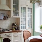 Bucătărie în stil Provence într-un apartament cu panou